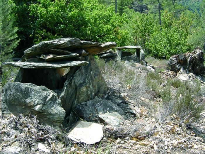 dolmens-des-taill.jpg